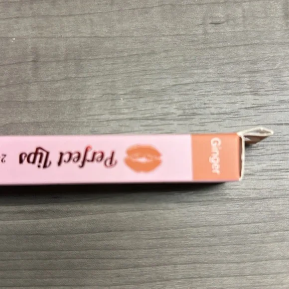 ❌SOLD OUT ❌🔥2-in-1lip duo Romantic Beauty 🔥 - Picture 10 of 11